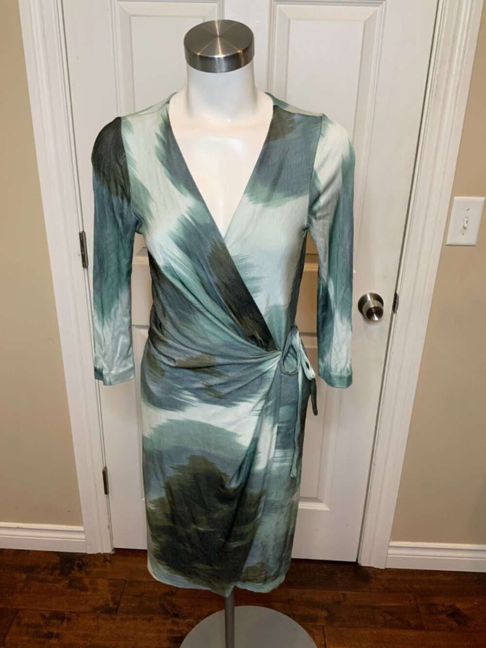 Diane Von Furstenberg Evrin Seafoam Green Brushstroke Print Wrap Dress, Size 8
